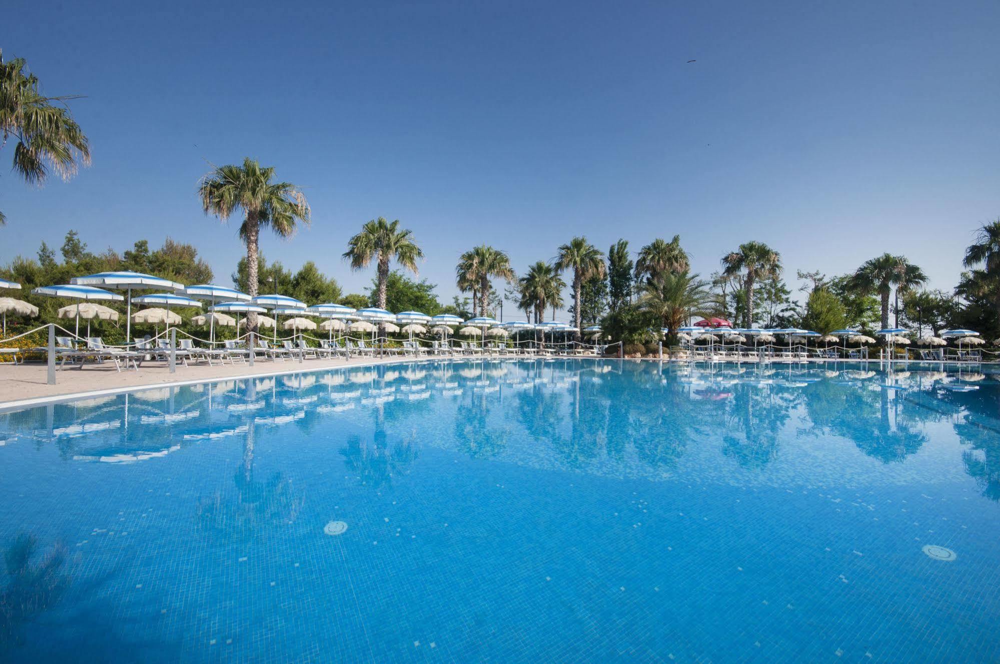 Blu Salento Village ซันตีซิโดโร ภายนอก รูปภาพ